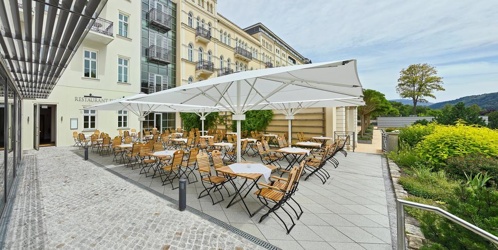 Hotel Elbresidenz An Der Therme Bad Schandau Esterno foto A patio umbrella